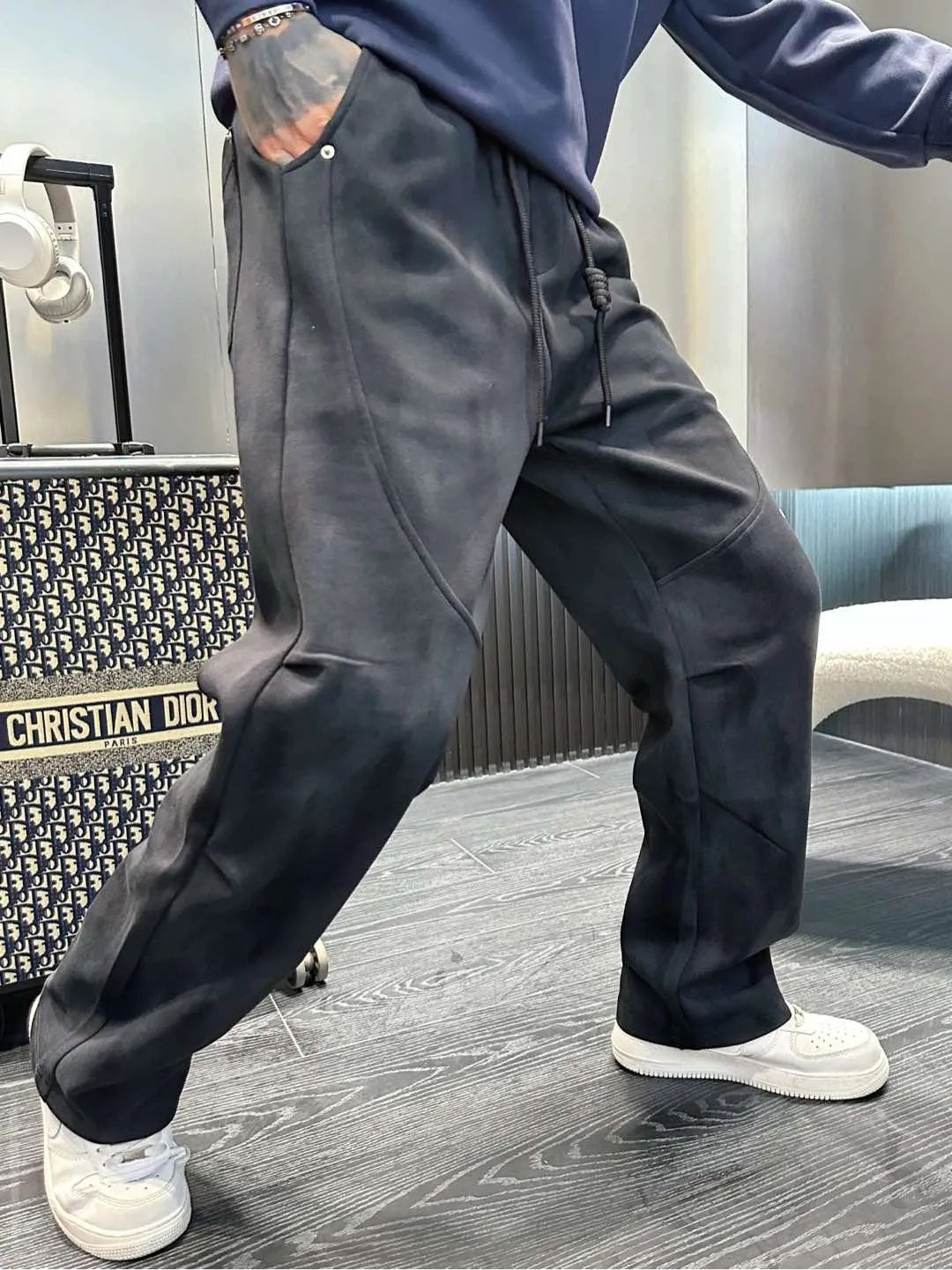 Balenciaga 🆕2026 Autumn and Winter New Arrival Casual Pants! The official website will be released simultaneously. Brand Classic LOGO casual pants, customized fabrics, excellent comfort and strong touch. Highly recognisable, perfect appearance and craftsmanship. Size:M-3XL